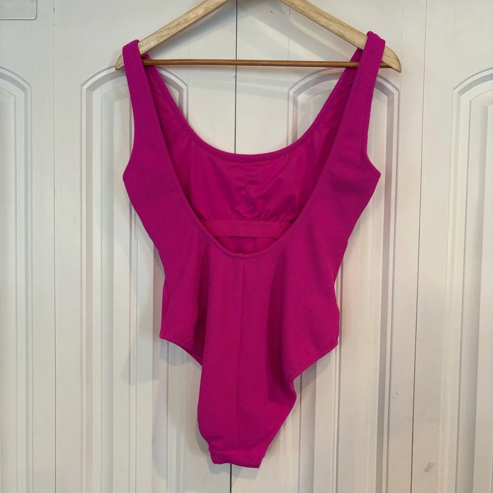 Love & Sports Pink Textured One Piece Swimsuit Size Medium - Picture 2 of 7